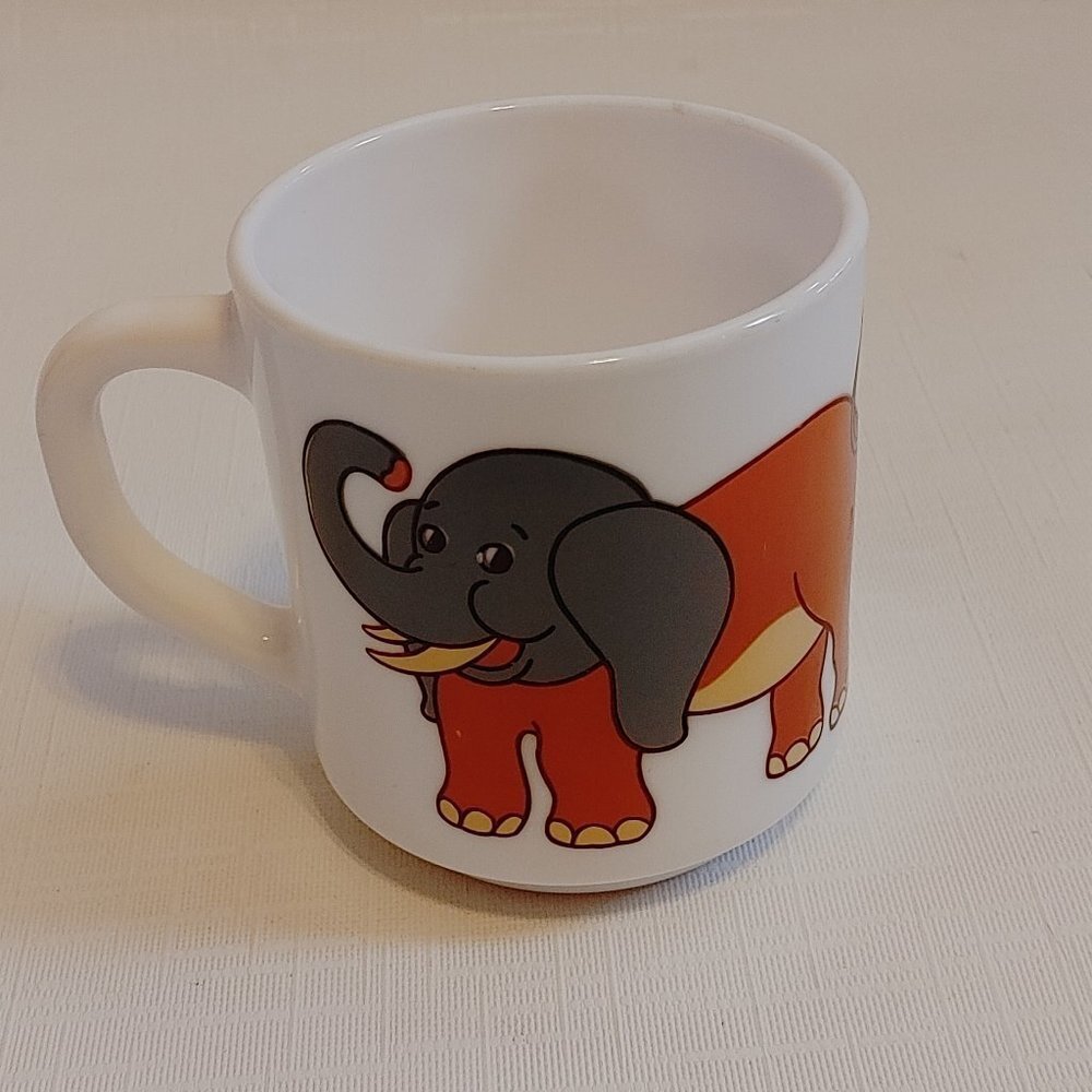 Vintage Arcopal France Milk Glass Mug CUTE Elephants Linking Tails